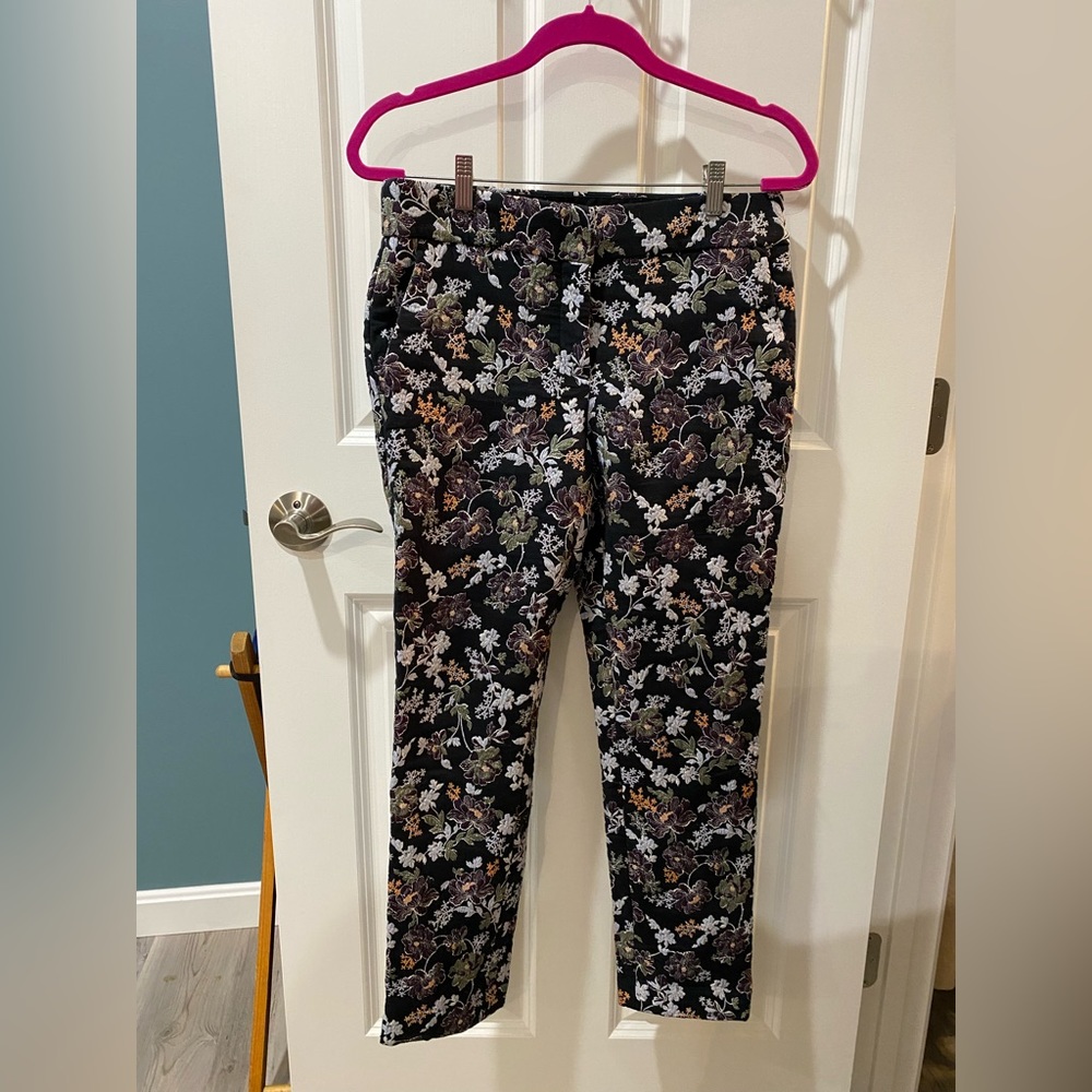Ann-Taylor Loft black embroidered cute slacks